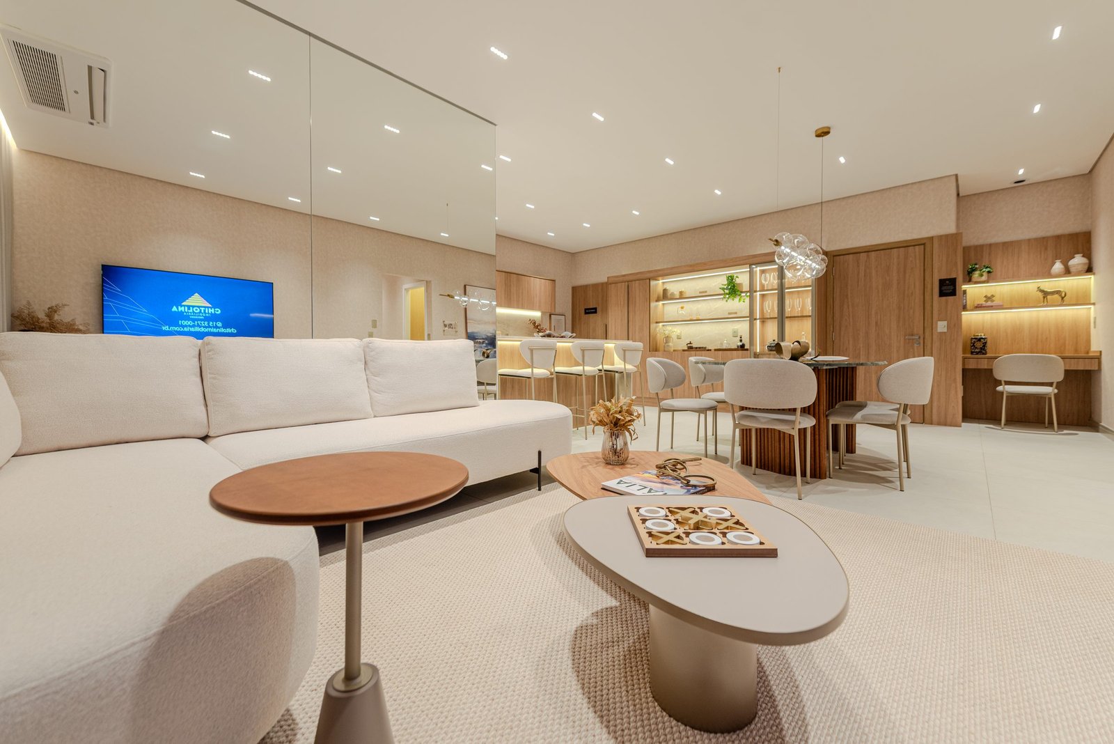 Living do apartamento decorado do Grand'Oro Vila Barth